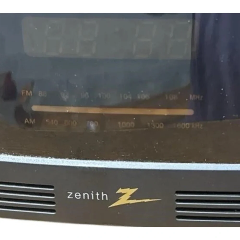 VTG Zenith Dual Alarm Clock Radio AM/FM Stereo Model ZG120M, Working‎ Great!
